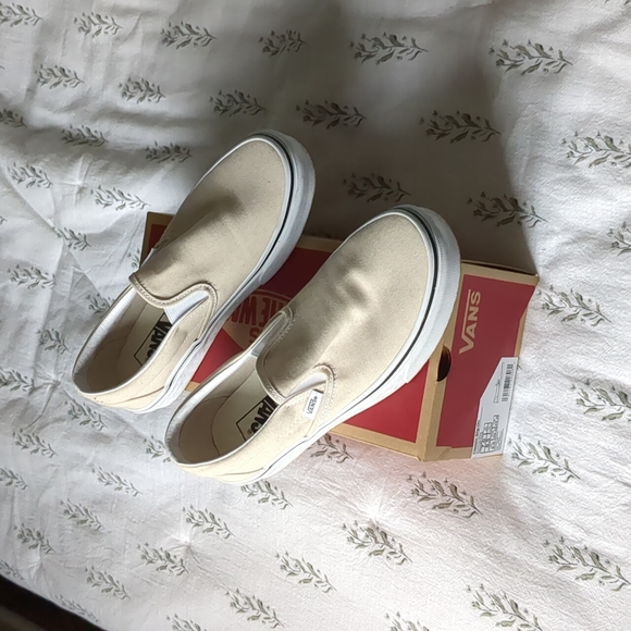 Vans Shoes - Vans classic slip on - Cream canvas